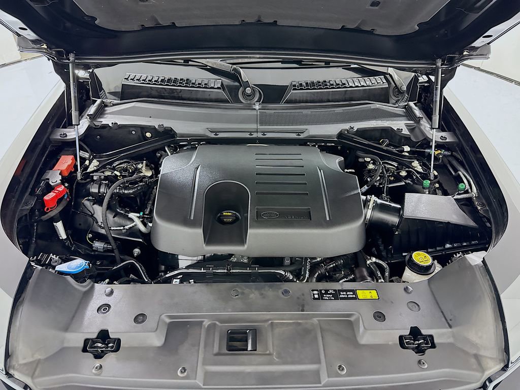 Used 2023 Land Rover Defender 130 X-Dynamic SE image 30