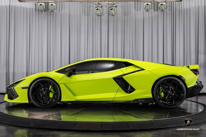 Used 2024 Lamborghini Revuelto image 17