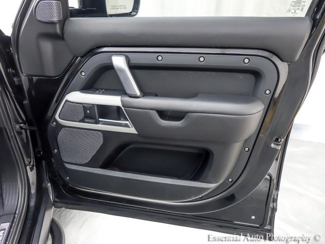 Used 2022 Land Rover Defender 110 X-Dynamic HSE AWD/4WD image 31