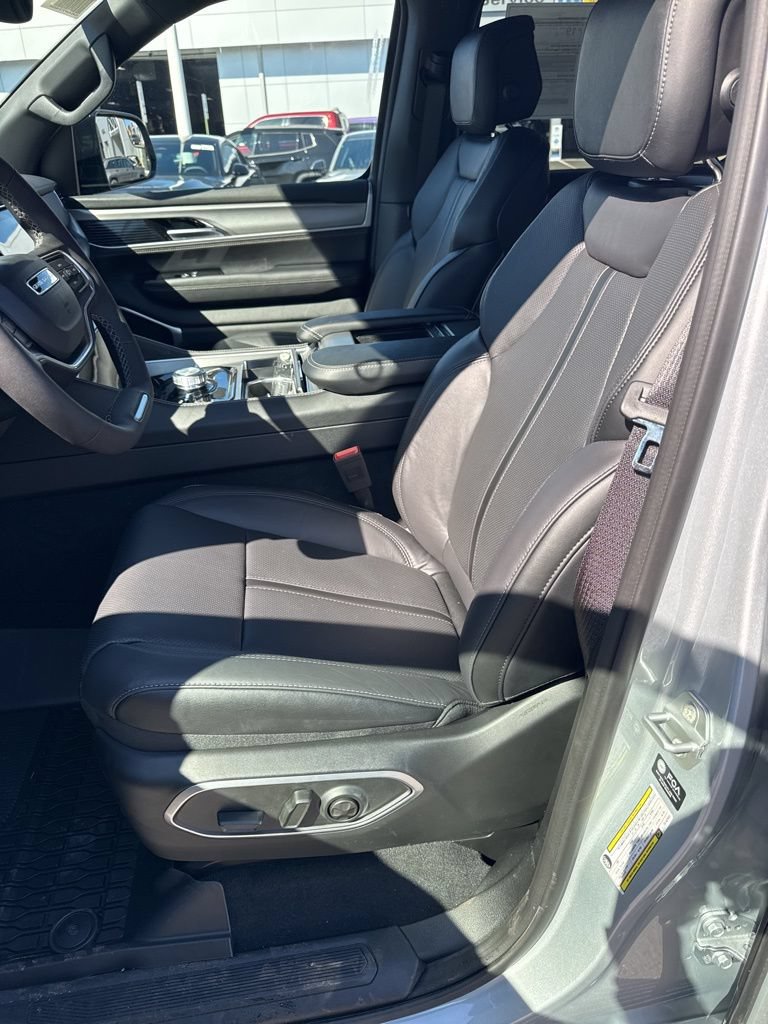 New 2026 Jeep Grand Wagoneer Limited AWD/4WD image 9