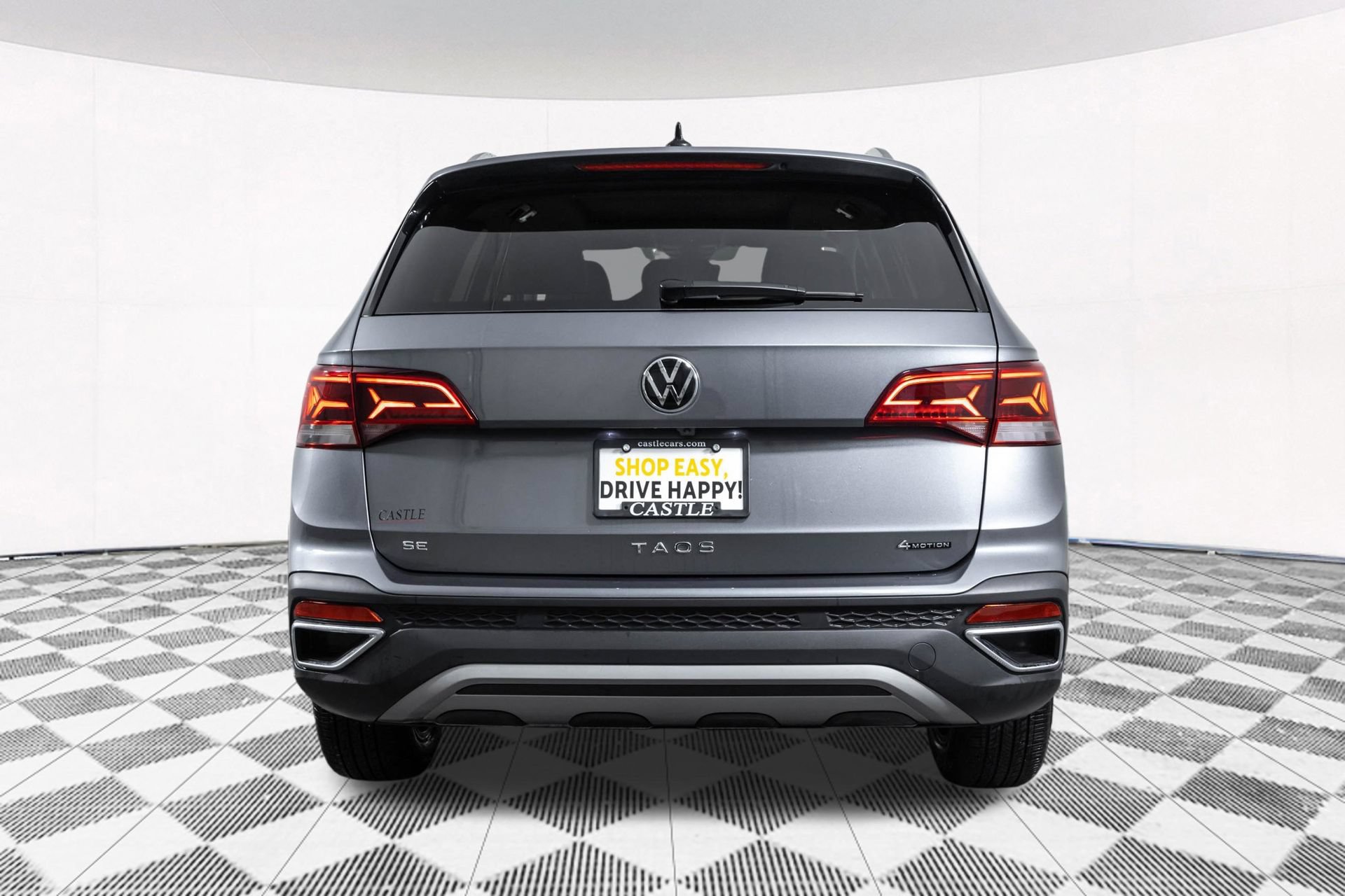Used 2024 Volkswagen Taos SE w/ Panoramic Sunroof Package AWD/4WD image 17