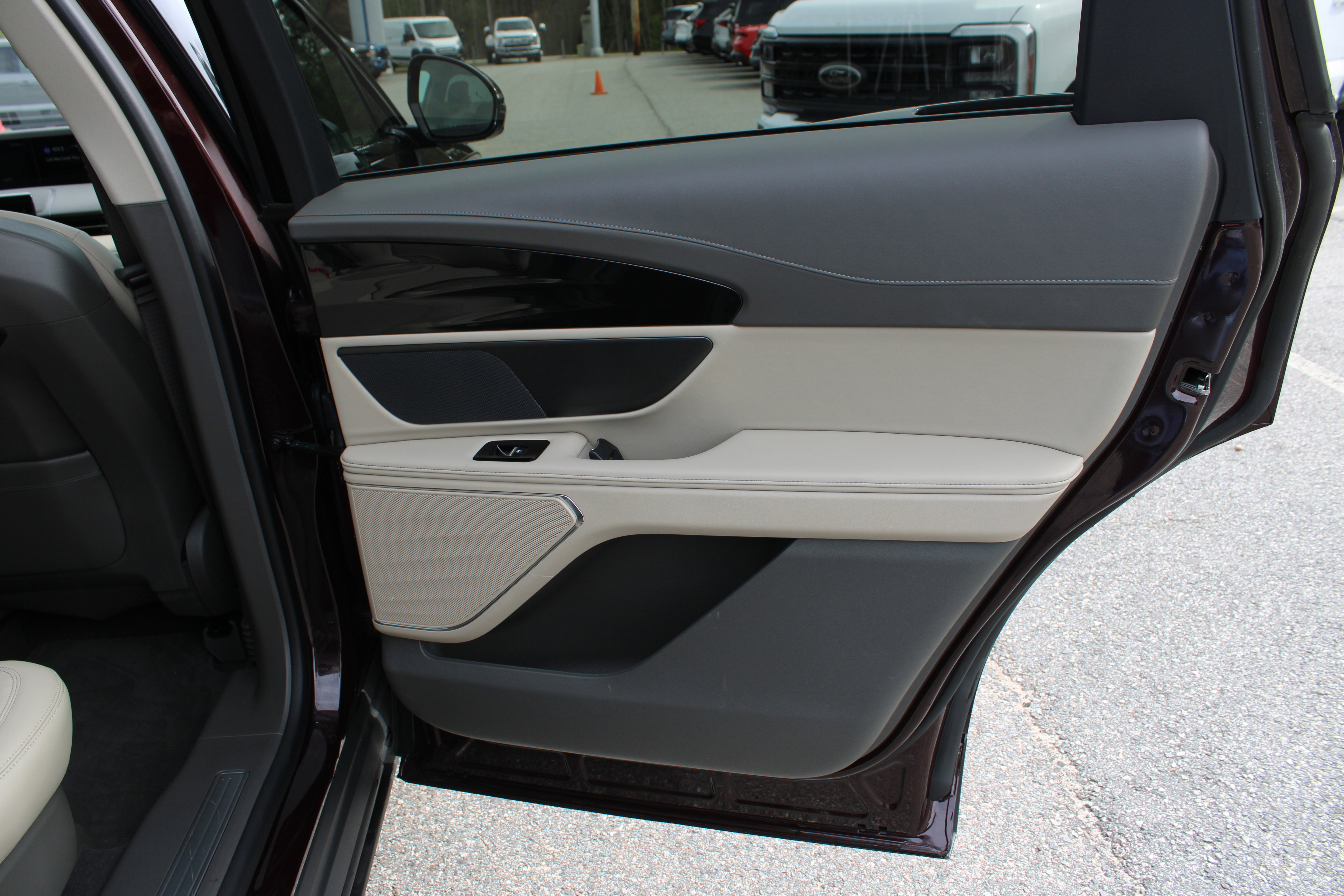 Used 2024 Lincoln Nautilus Premier image 14