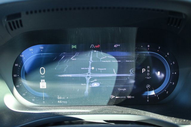 Used 2025 Volvo XC60 B5 Plus image 27