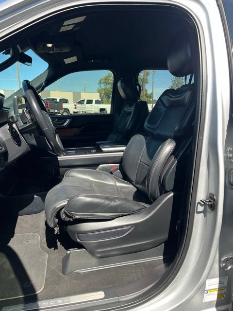 Used 2019 Lincoln Navigator Premiere AWD/4WD image 29