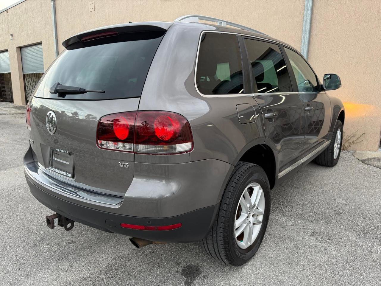 Used 2008 Volkswagen Touareg V6 AWD/4WD image 2