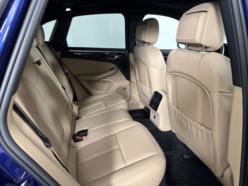 Certified 2025 Porsche Macan image 25