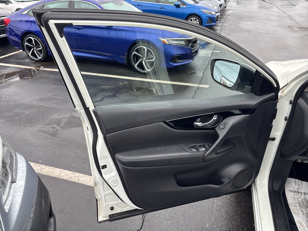 Used 2017 Nissan Rogue Sport SV image 19