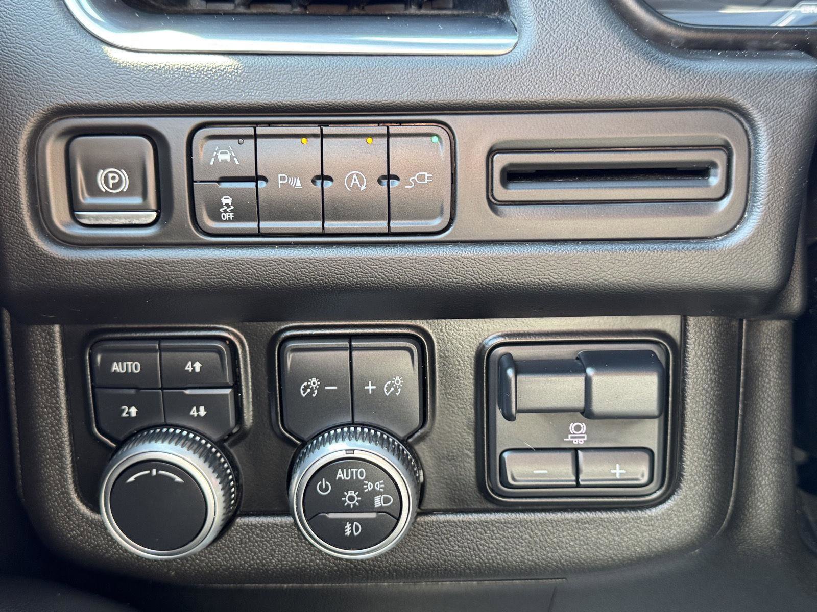 Used 2021 GMC Yukon SLT w/ SLT Luxury Plus Package image 21