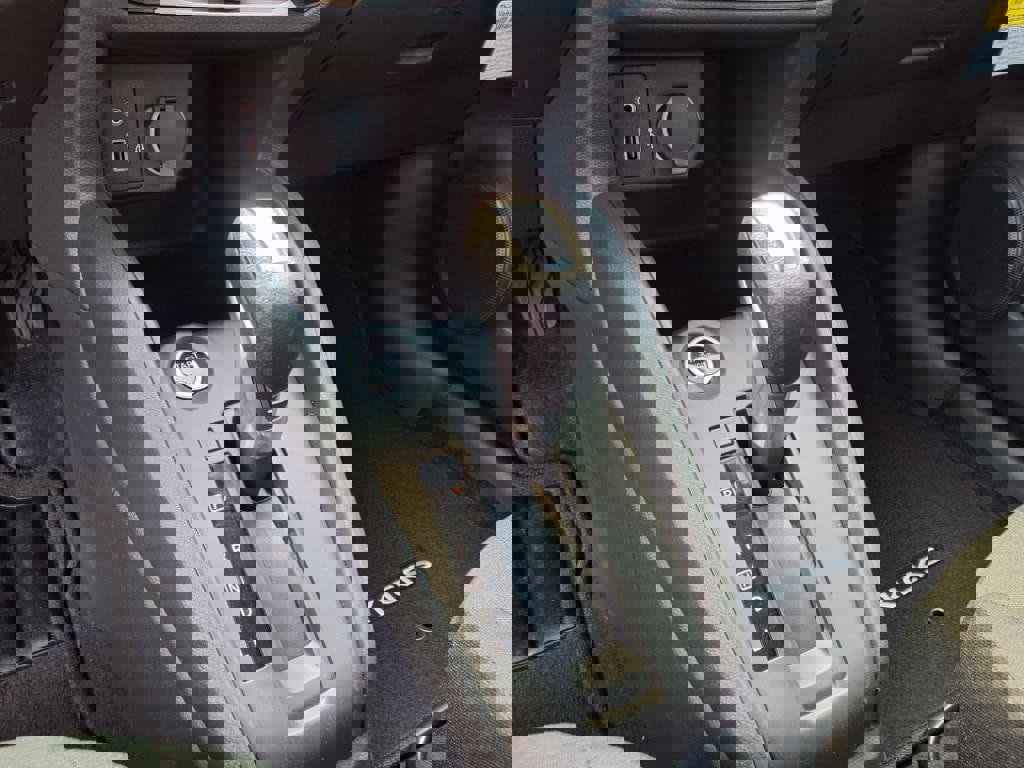 New 2025 Nissan Kicks Play S image 11