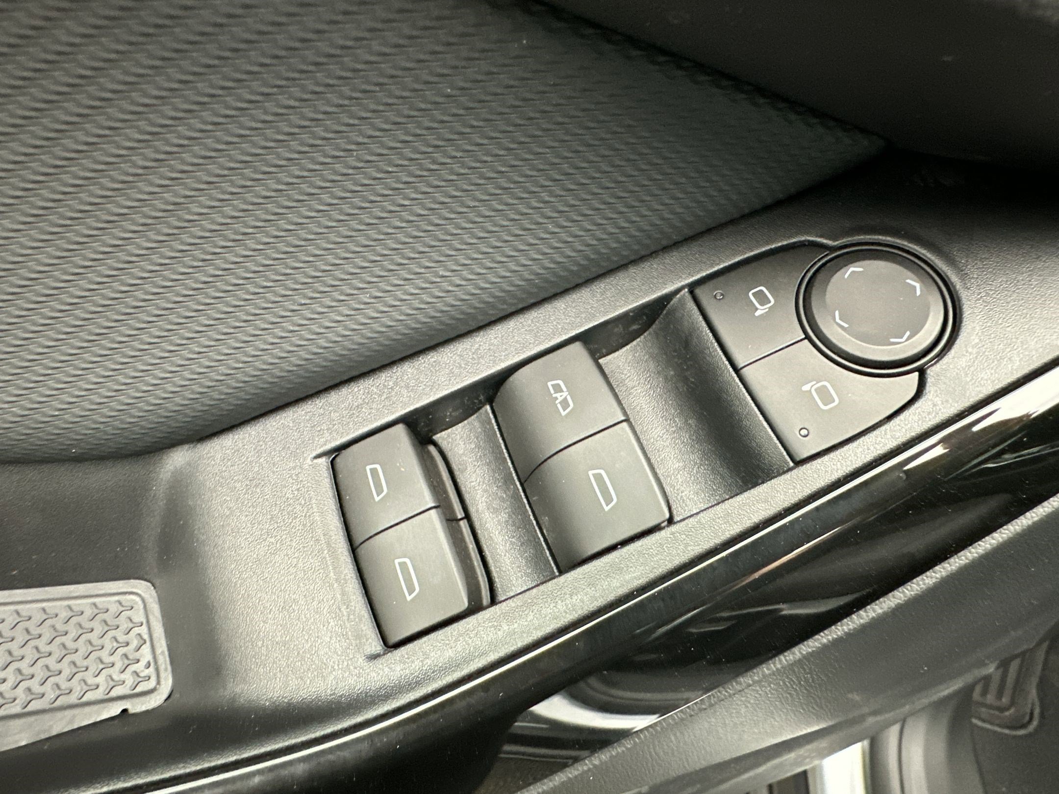 Used 2026 Chevrolet Equinox LT image 12