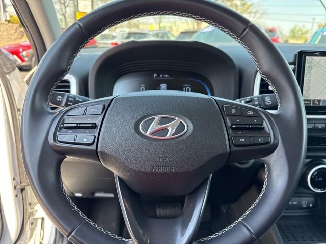 Used 2023 Hyundai Venue Limited image 13