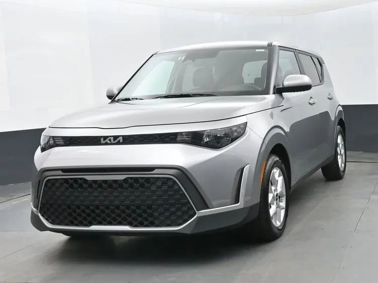 Used 2025 Kia Soul LX w/ LX Technology Package FWD image 1