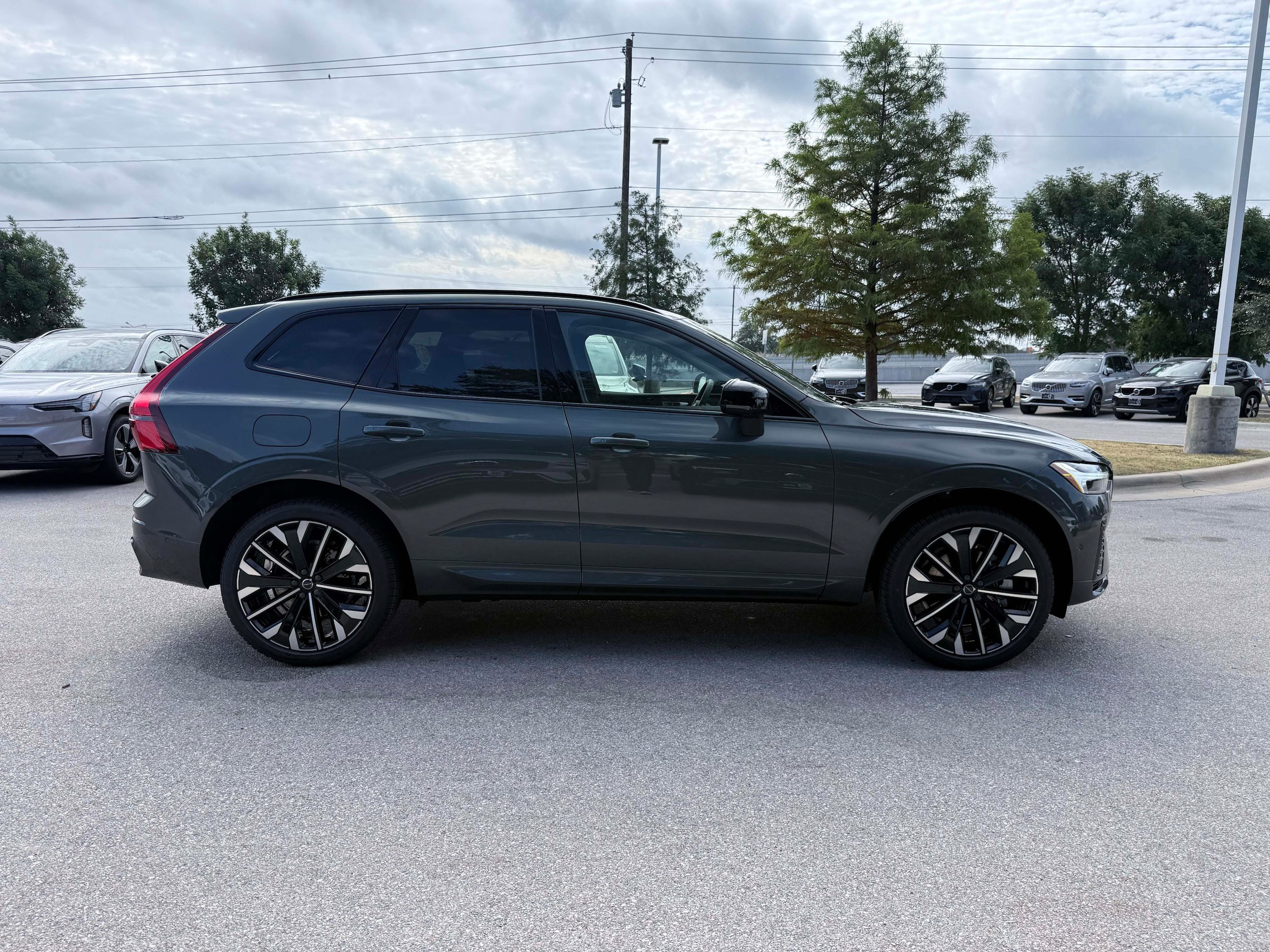New 2026 Volvo XC60 T8 Ultra w/ Protection Package Premier AWD/4WD image 7