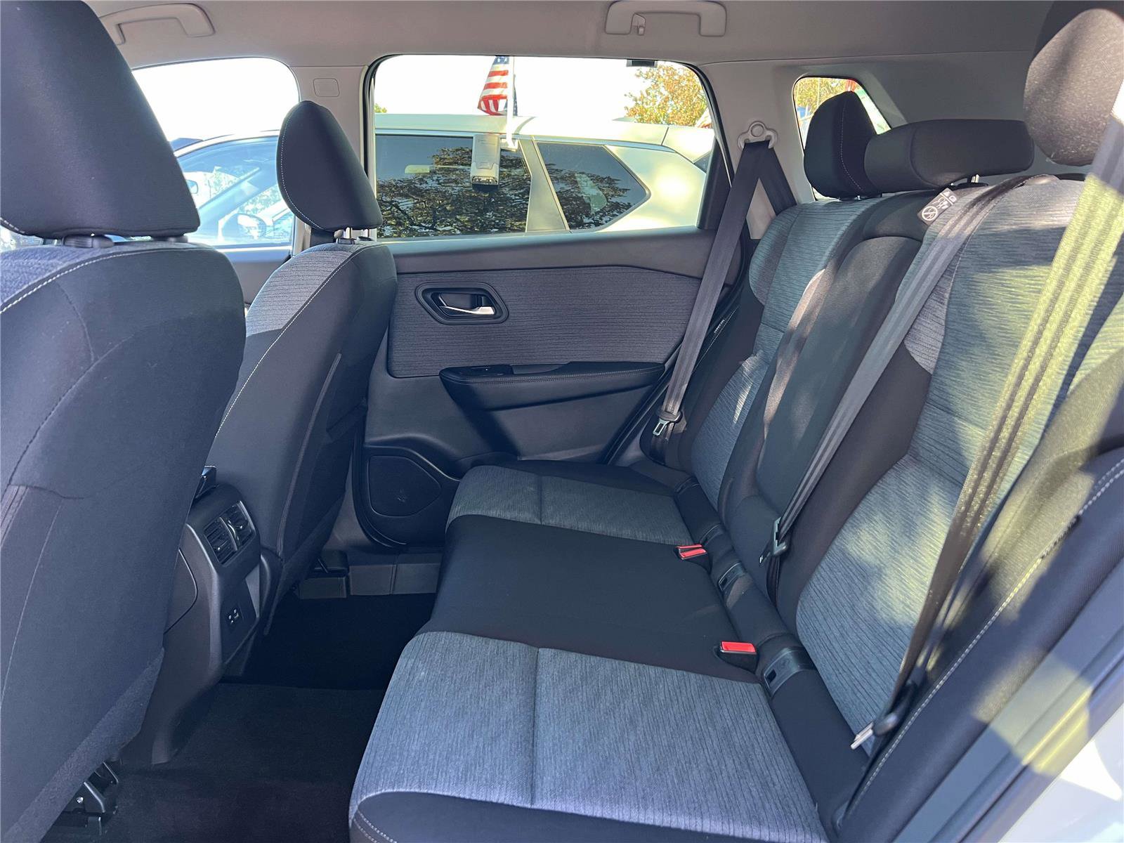 Used 2023 Nissan Rogue SV image 12