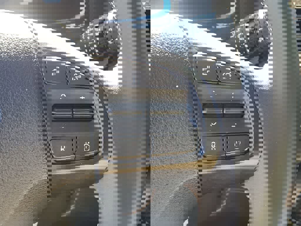 Used 2024 Hyundai Venue SEL image 25