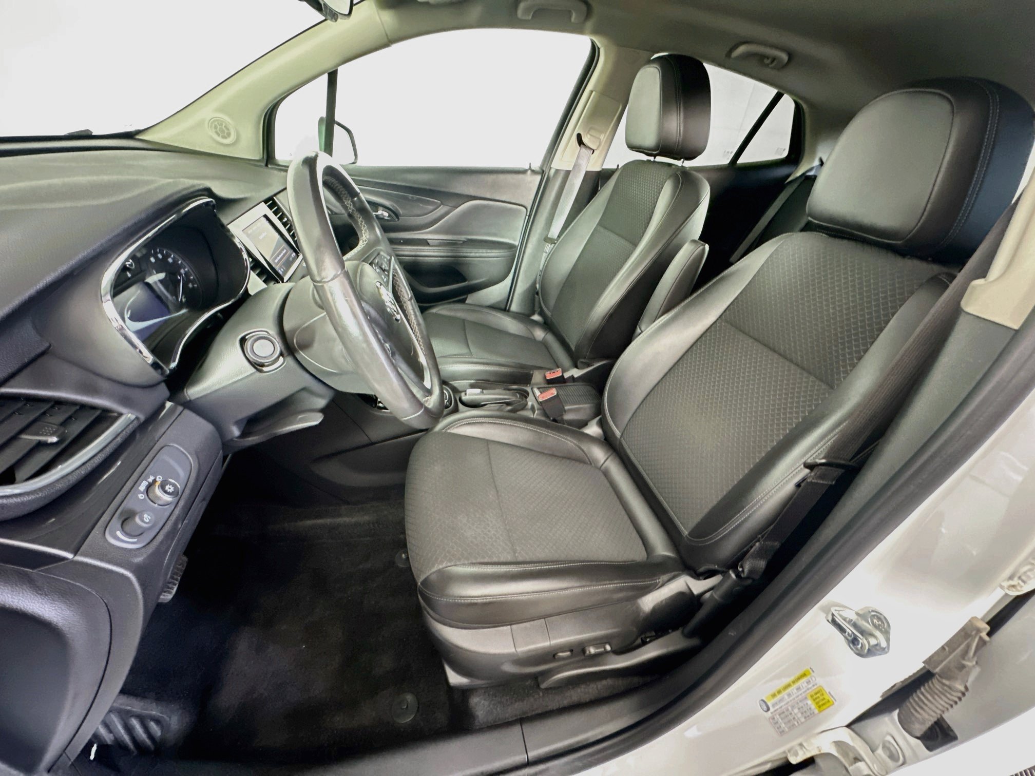 Used 2022 Buick Encore Preferred w/ Safety Package II AWD/4WD image 13