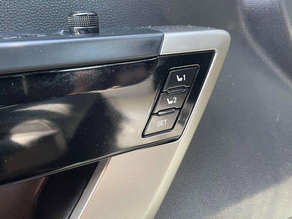 Used 2023 Toyota Tundra Limited image 29