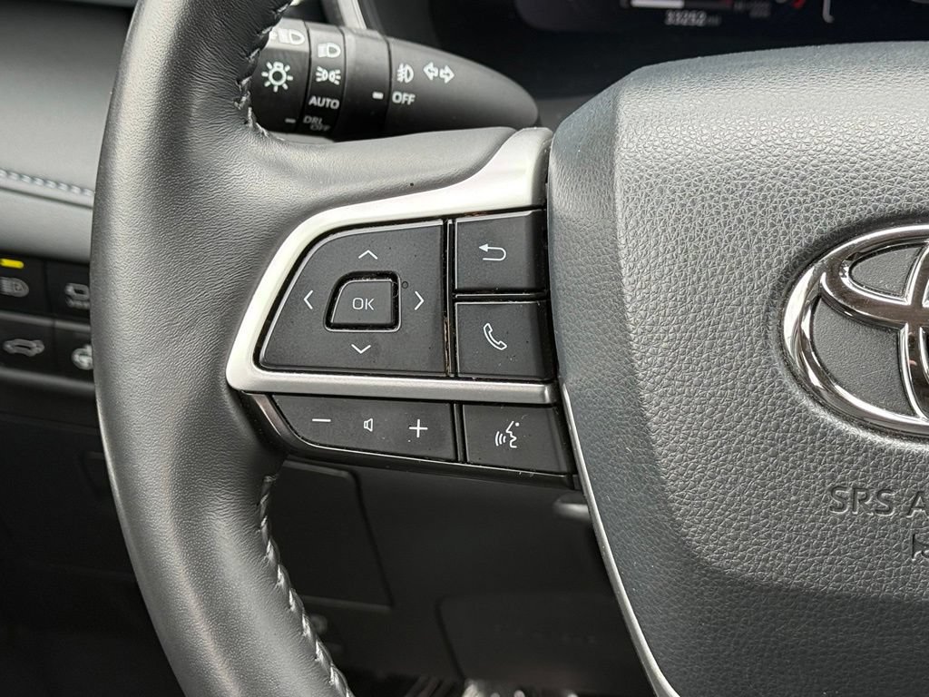 Used 2024 Toyota Highlander Limited AWD/4WD image 9