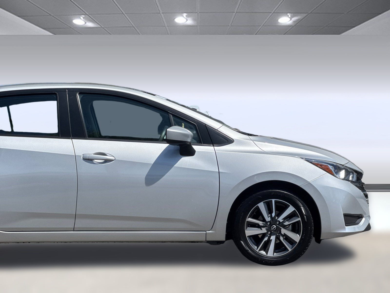 Used 2024 Nissan Versa SV FWD image 33