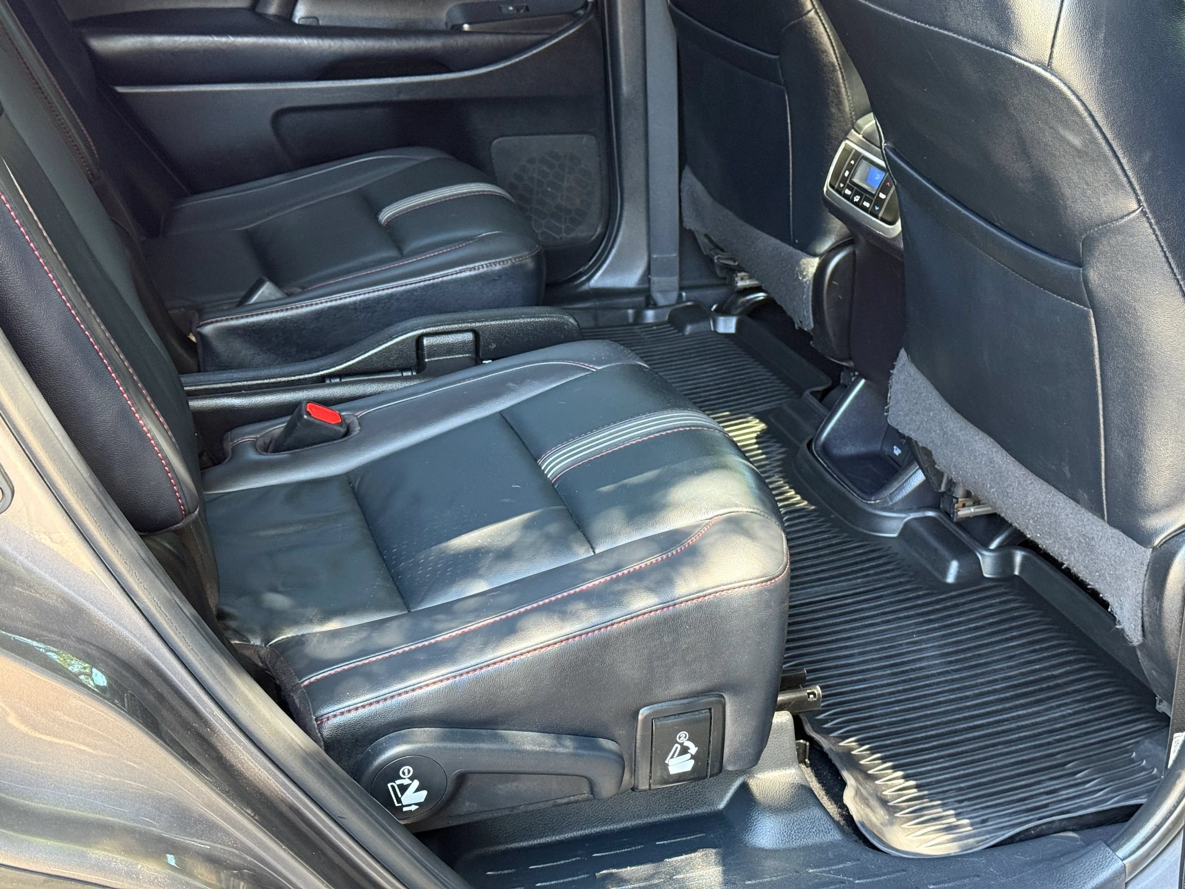 Used 2019 Toyota Highlander SE FWD image 25