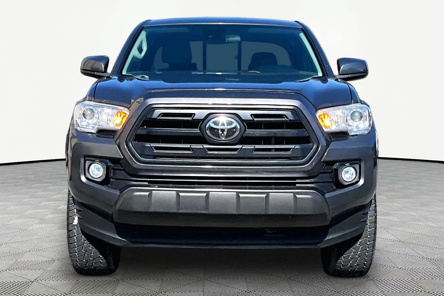 Used 2019 Toyota Tacoma SR w/ SR Convenience Package AWD/4WD image 4