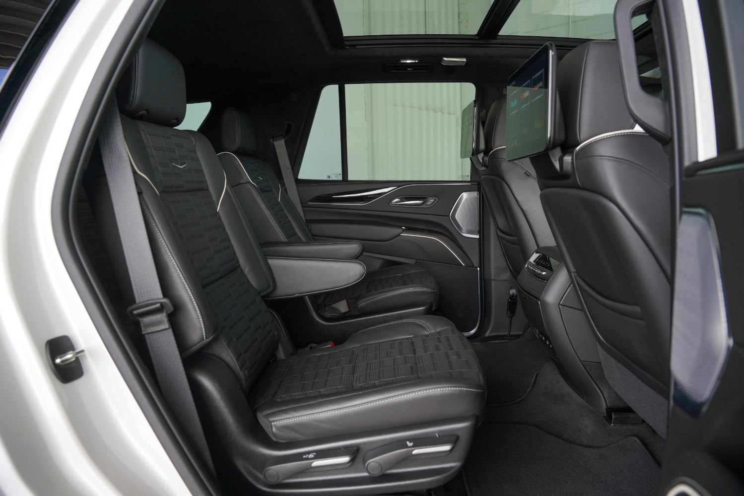 Used 2023 Cadillac Escalade V AWD/4WD image 39