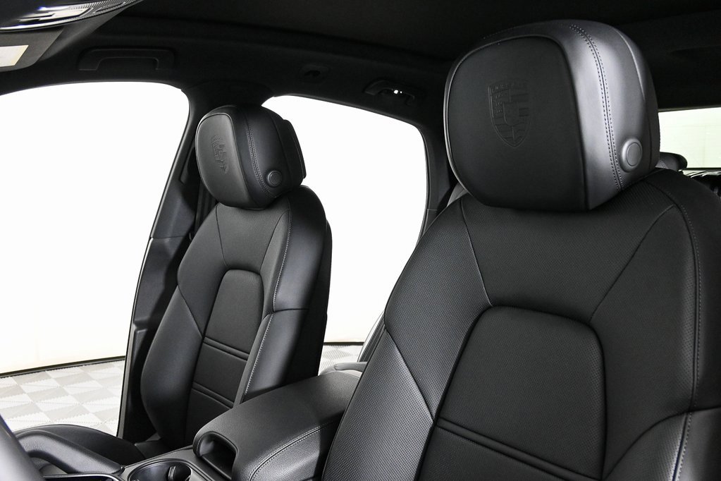 Used 2025 Porsche Cayenne Coupe image 5