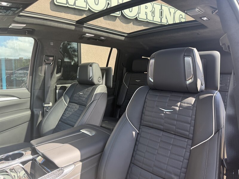 Used 2026 Cadillac Escalade ESV V AWD/4WD image 10