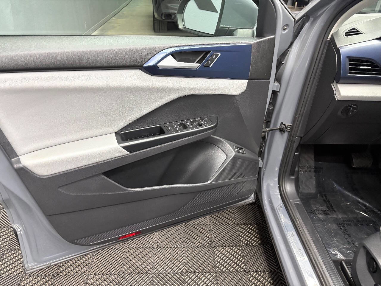 Used 2022 Volkswagen Taos SE image 24