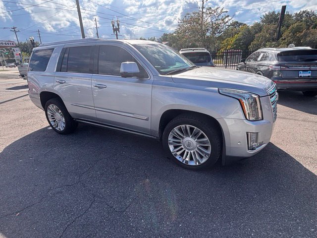 Used 2018 Cadillac Escalade Platinum RWD image 11