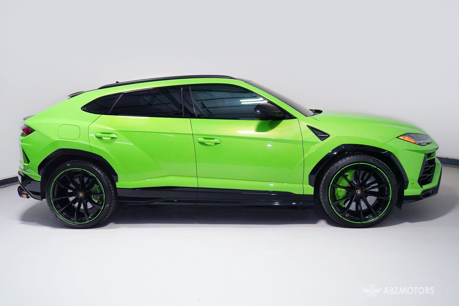 Used 2022 Lamborghini Urus AWD/4WD image 3