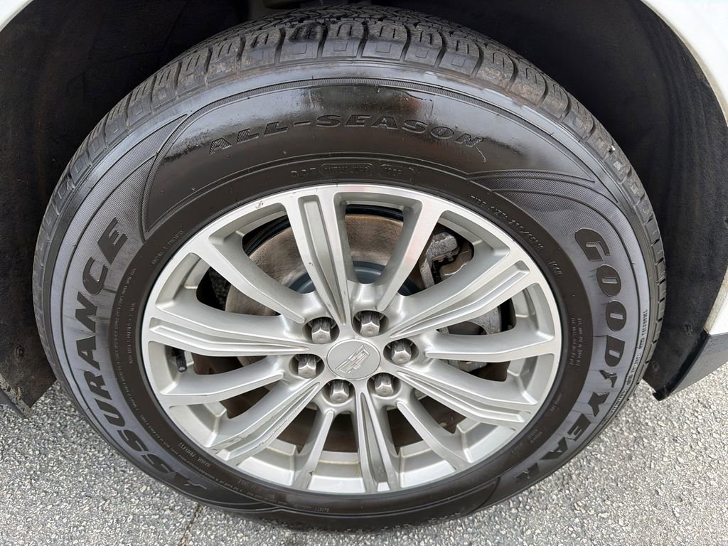 Used 2018 Cadillac XT5 Luxury w/ Driver Awareness Package image 12