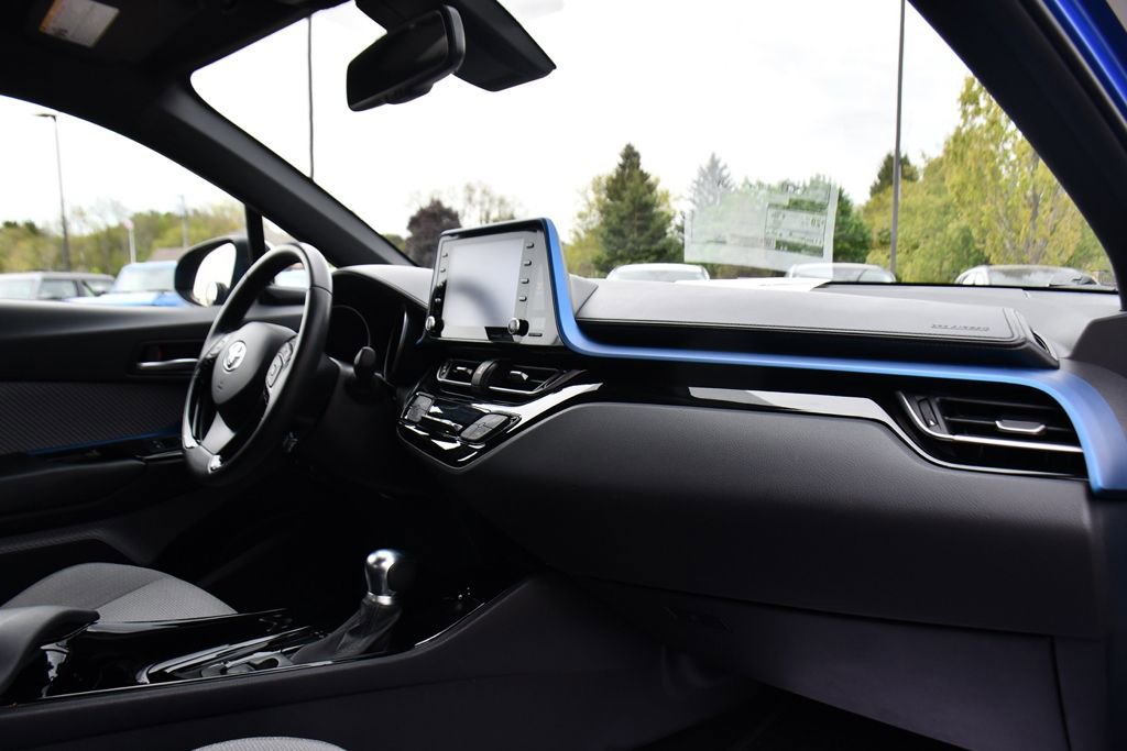 Used 2019 Toyota C-HR XLE FWD image 14