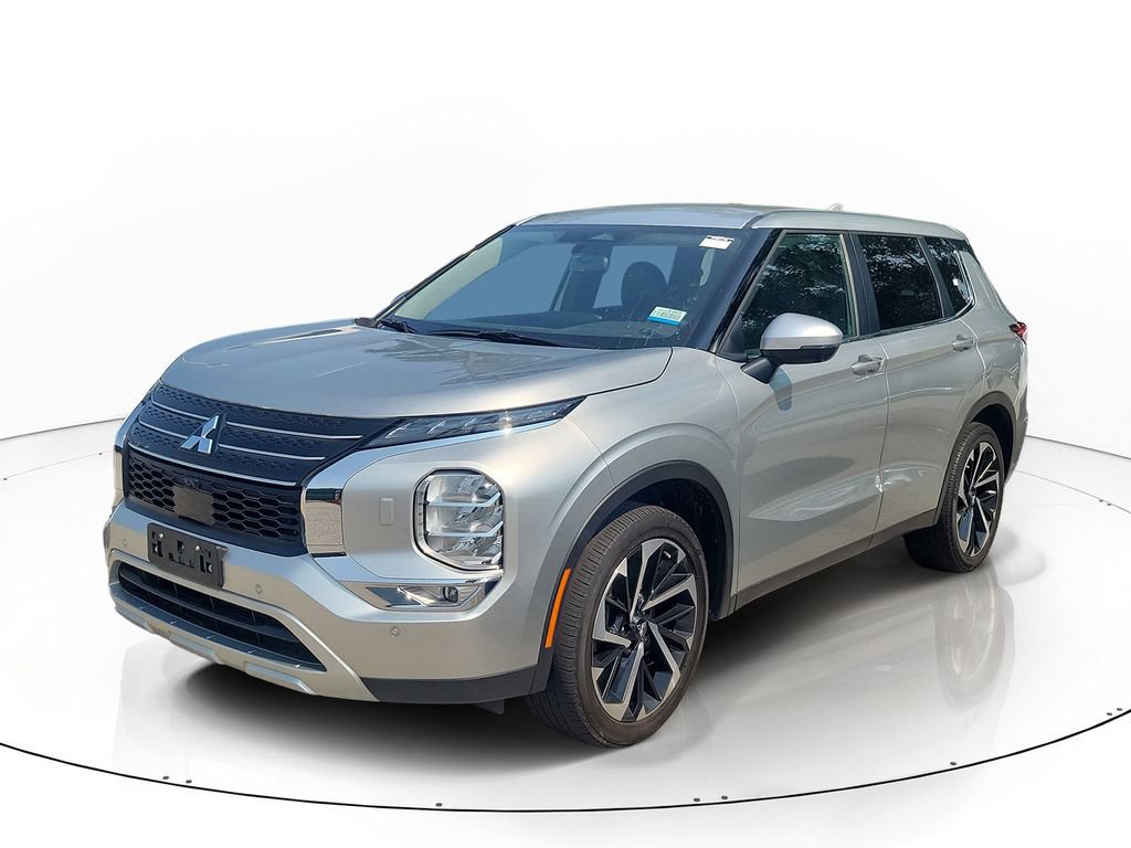 Used 2024 Mitsubishi Outlander SE AWD/4WD image 2