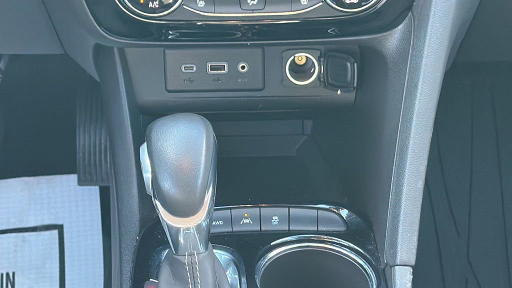 Used 2023 Buick Encore GX Select image 18