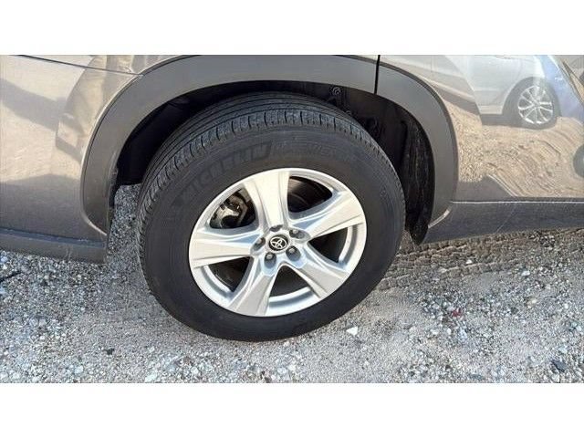 Used 2024 Toyota Highlander LE FWD image 8