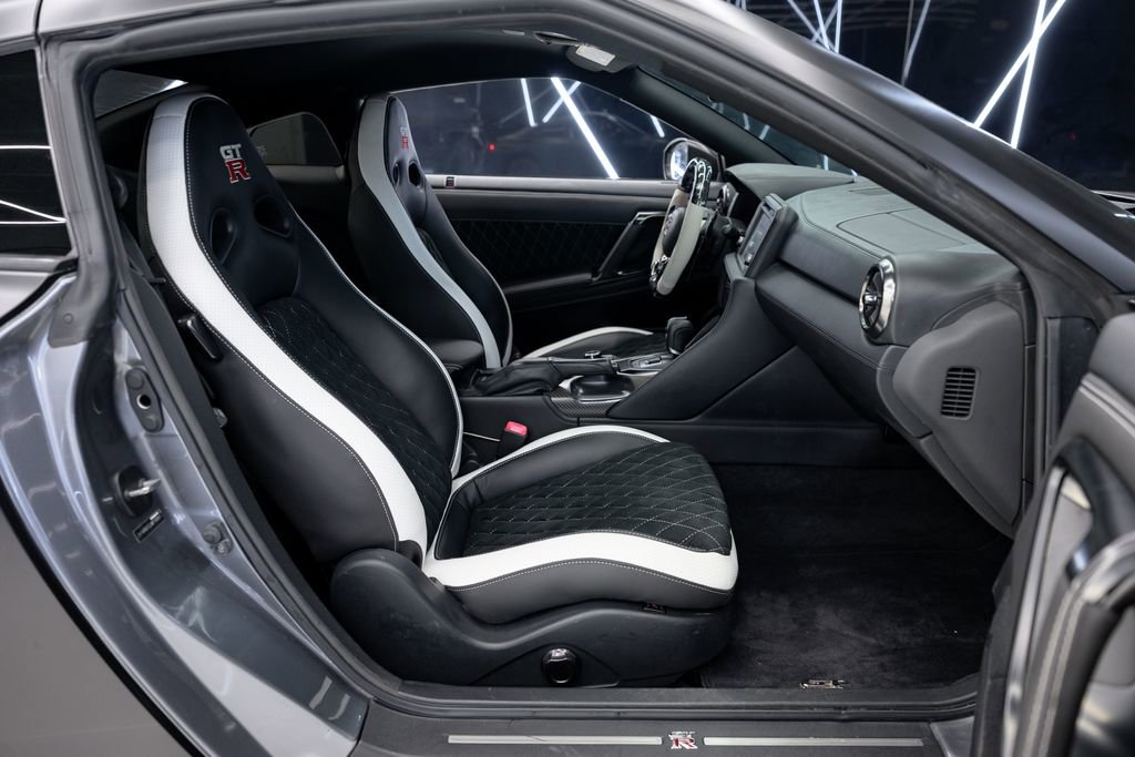 Used 2018 Nissan GT-R Premium image 43