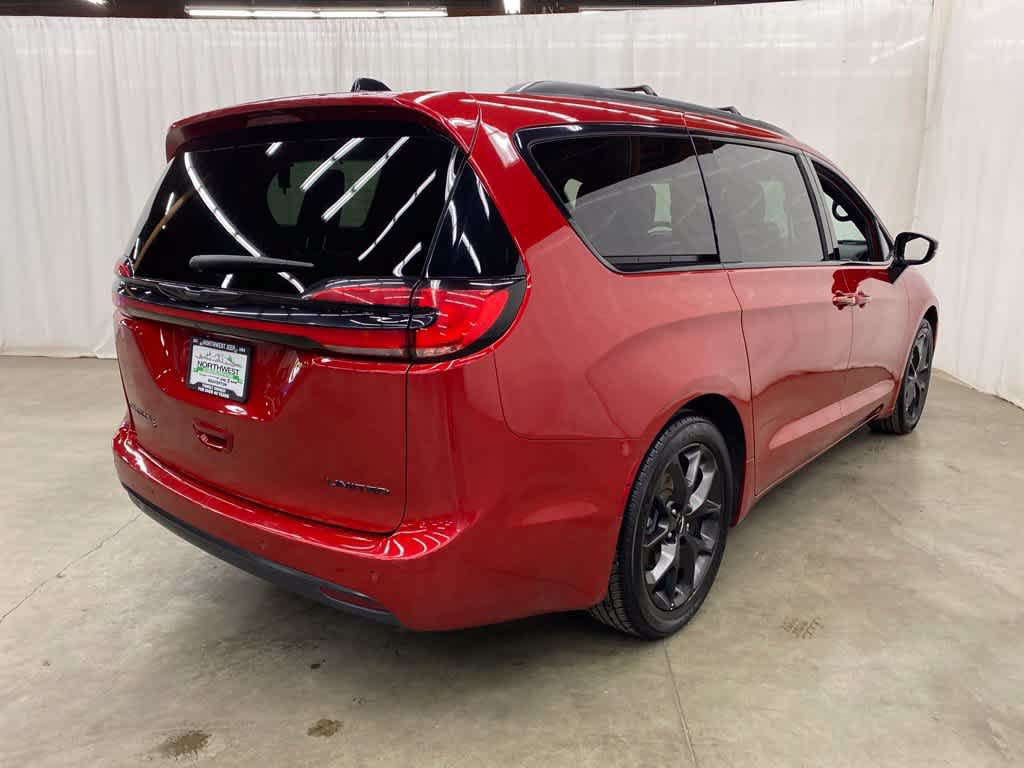Used 2025 Chrysler Pacifica Limited FWD image 6