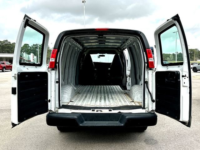 Used 2022 GMC Savana 3500 Extended w/ Driver Convenience Package image 32