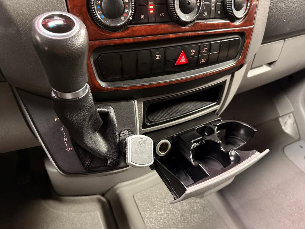 Used 2015 Freightliner Sprinter 2500 RWD image 17