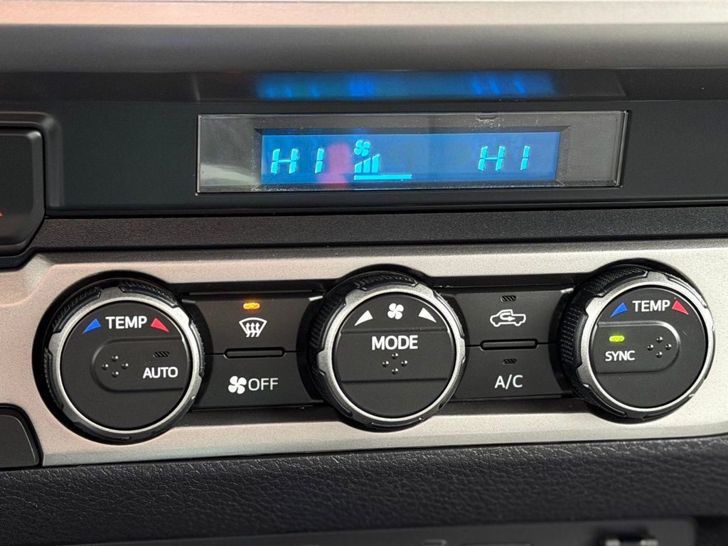 Used 2023 Toyota Tacoma TRD Off-Road image 12