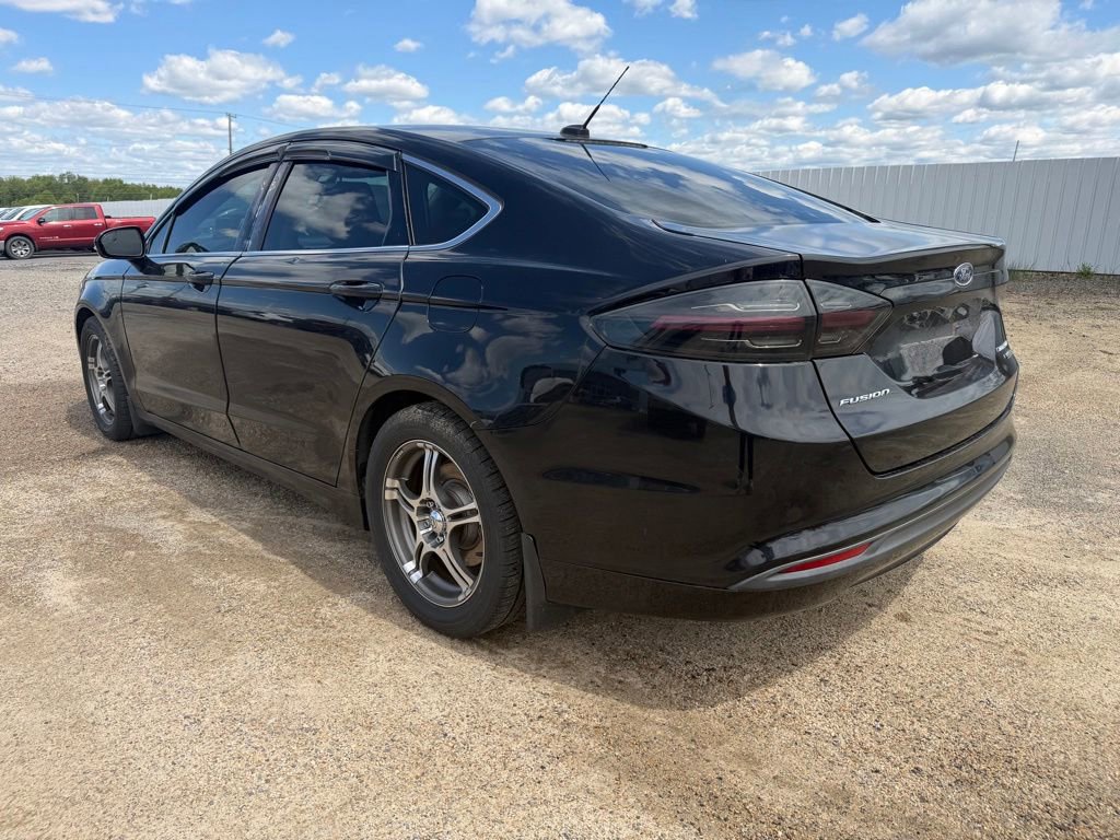 Used 2016 Ford Fusion SE w/ Equipment Group 202A FWD image 3