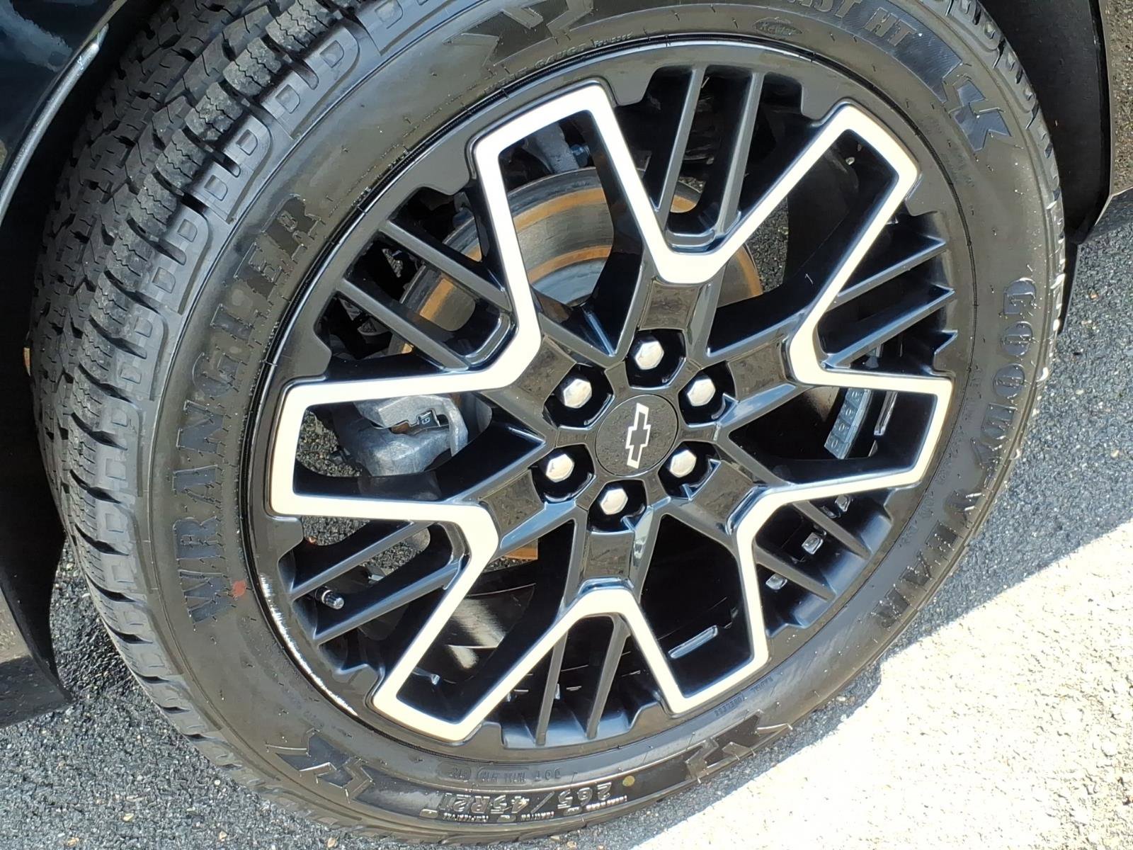 Certified 2023 Chevrolet Blazer RS w/ Driver Confidence II Package image 8