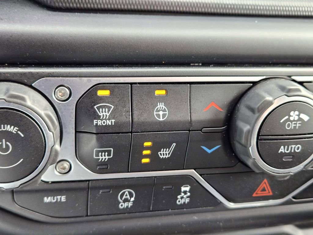 Certified 2021 Jeep Wrangler Unlimited Sahara image 32