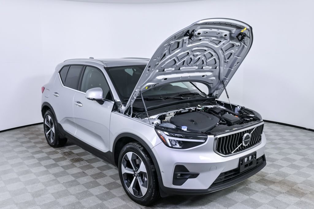 Certified 2025 Volvo XC40 B5 Plus image 34