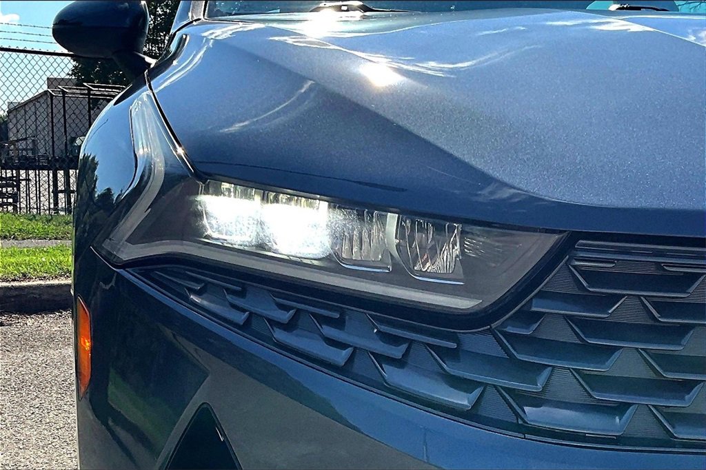 Used 2023 Kia K5 LXS image 28