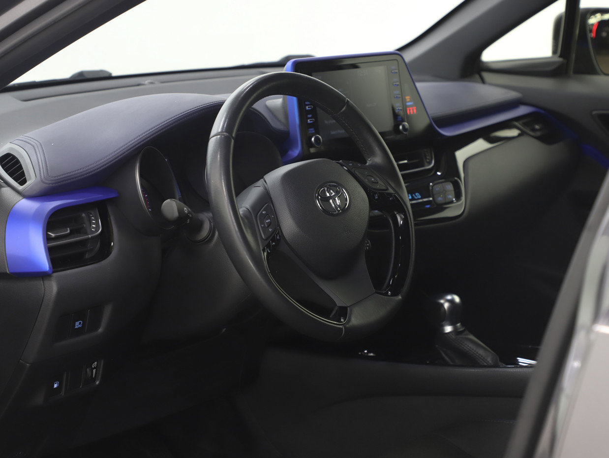 Used 2021 Toyota C-HR XLE FWD image 23