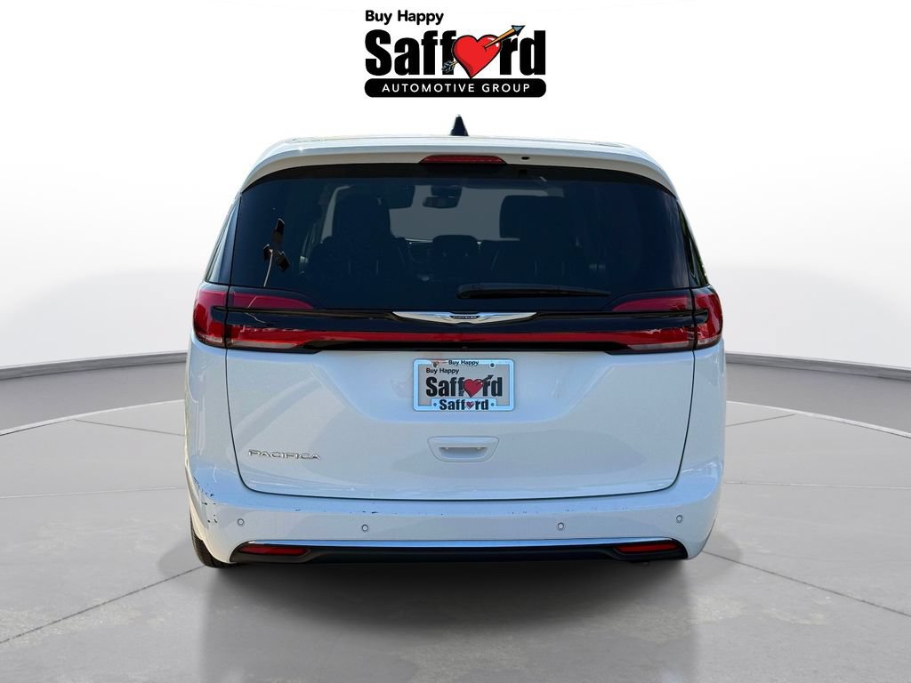 Used 2024 Chrysler Pacifica Touring-L FWD image 10