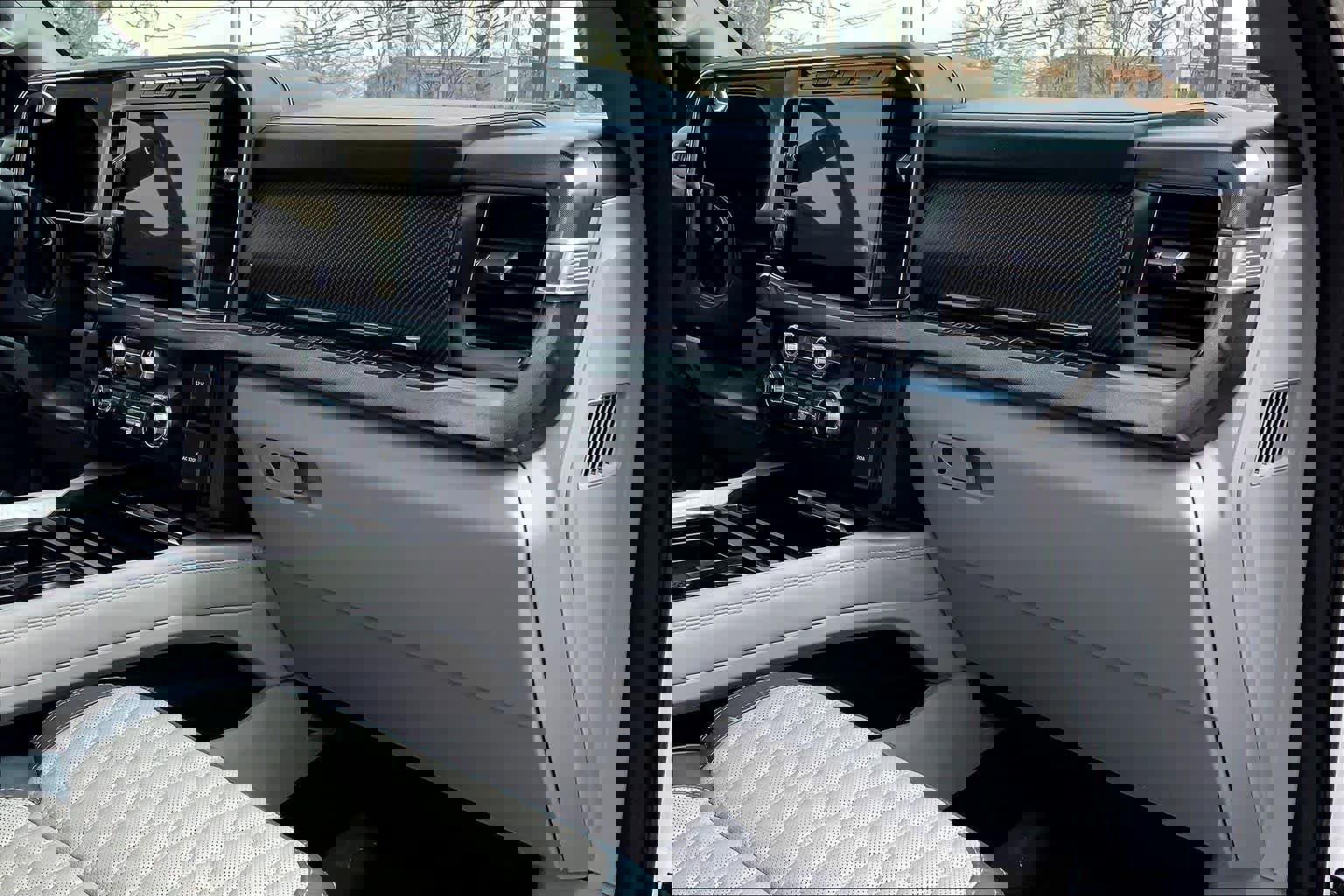 Used 2023 Ford F350 Limited w/ Snow Plow Prep Package image 18