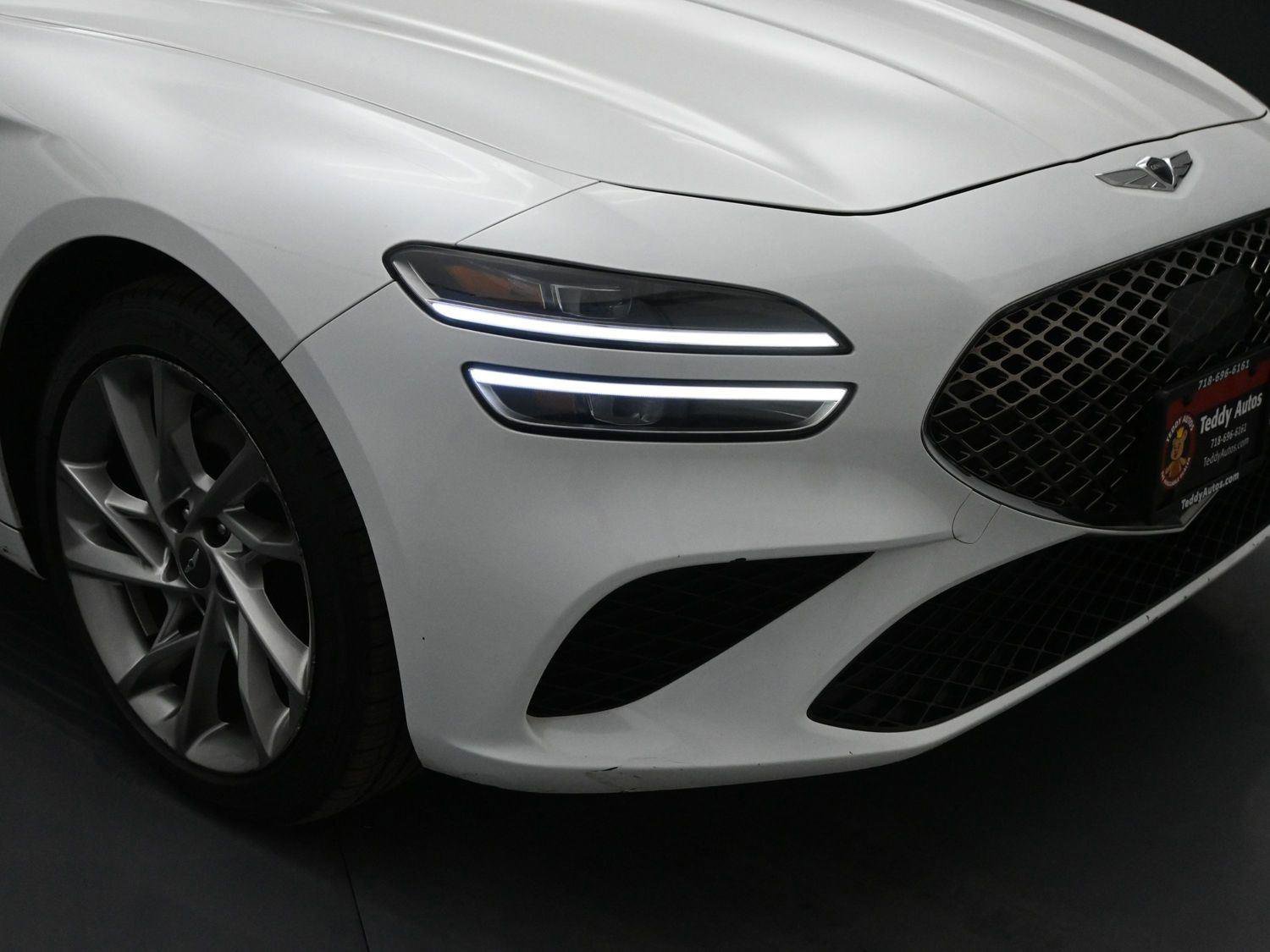 Used 2022 Genesis G70 2.0T image 13